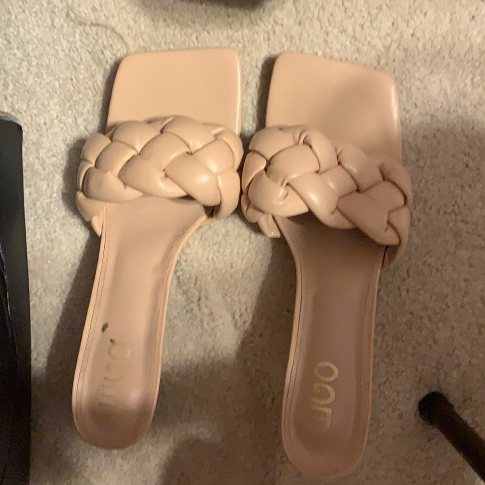 Heels square toed